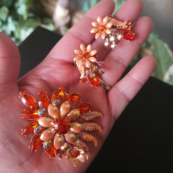 Vintage Peach Enamel & Orange Rhinestone Flower Brooch & Earring Set - Picture 5 of 9